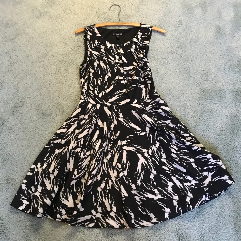 Express keyhole Dress Size 2